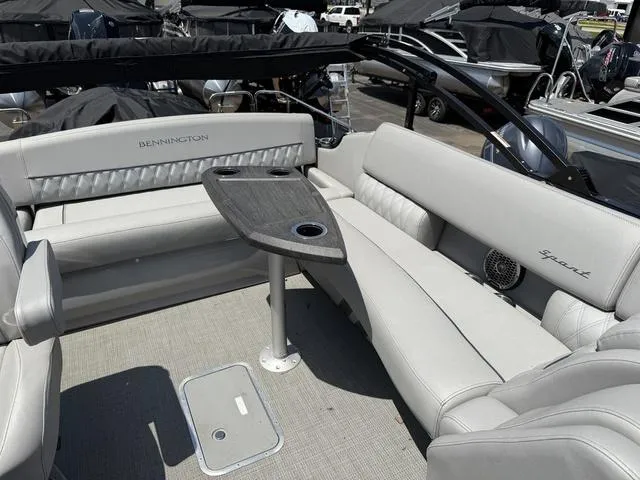 Slide: The Image of Bennington RX Swingback 23 RXSB Tritoon 2024 - 20