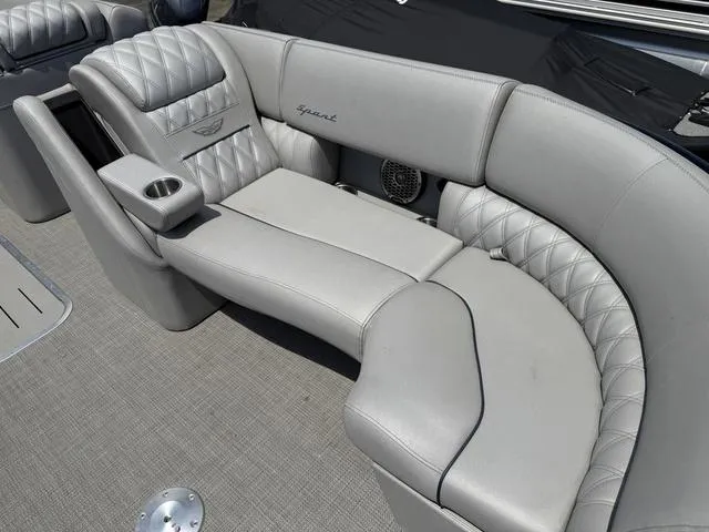 Slide: The Image of Bennington RX Swingback 23 RXSB Tritoon 2024 - 6