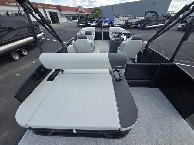 Slide: The Image of Bennington S-One Swingback 22 SSB Tritoon 2026 - 15