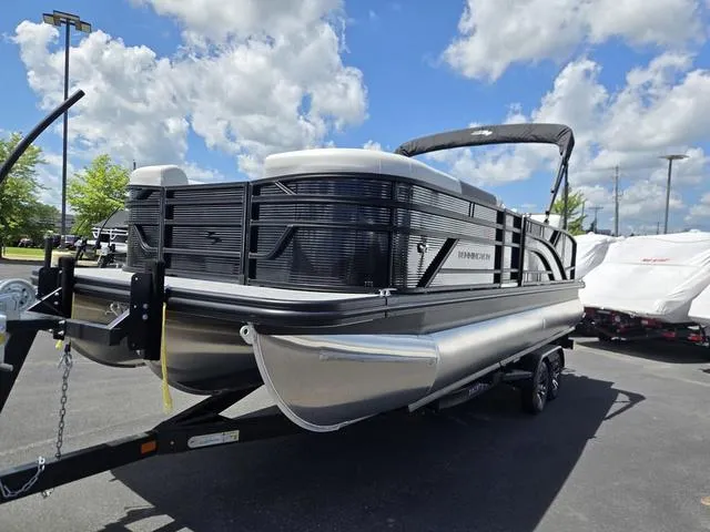 Slide: The Image of Bennington S-One Swingback 22 SSB Tritoon 2026 - 3