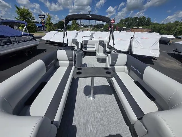 Slide: The Image of Bennington S-One Swingback 22 SSB Tritoon 2026 - 7