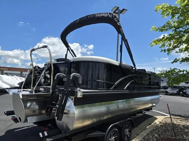 Slide: The Image of Bennington S-One Quad Bench 22 SSR Tritoon 2026 - 12