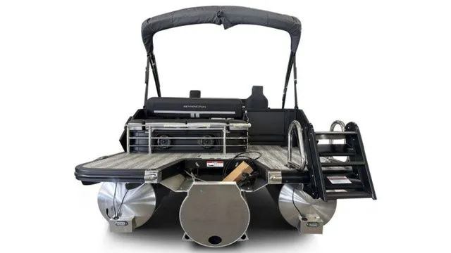 Slide: The Image of Bennington M Swingback 22 MSB Tritoon 2026 - 5