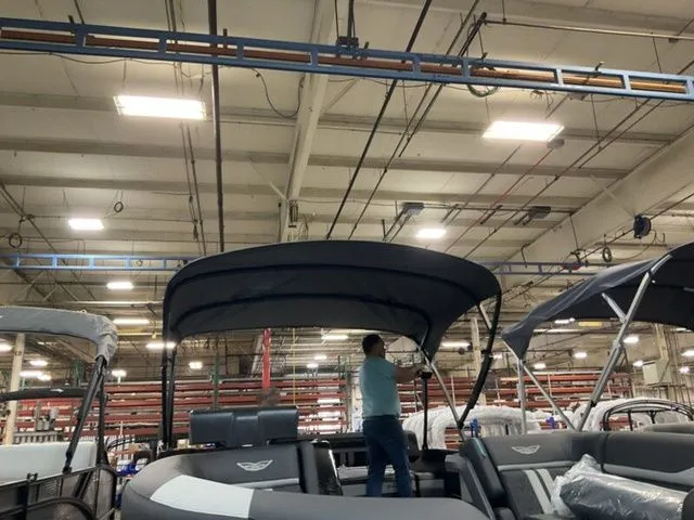 Slide: The Image of Bennington M Swingback 22 MSB Tritoon 2026 - 18