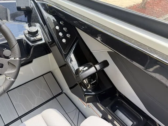 Slide: The Image of Yamaha 255XE 2024 - 19