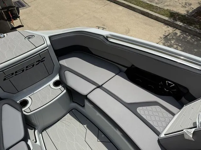 Slide: The Image of Yamaha 255XE 2024 - 24