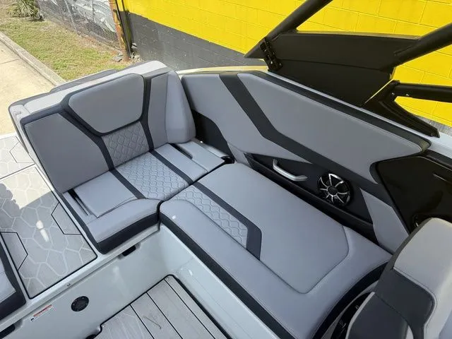 Slide: The Image of Yamaha 255XE 2024 - 31