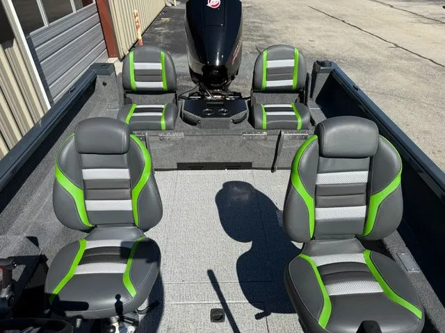 Slide: The Image of Ranger VS1882SC Angler 2023 - 10