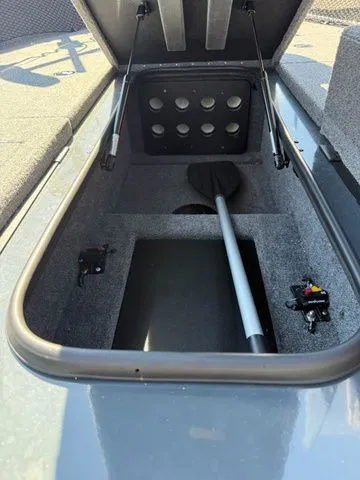 Slide: The Image of Ranger VS1882SC Angler 2023 - 3