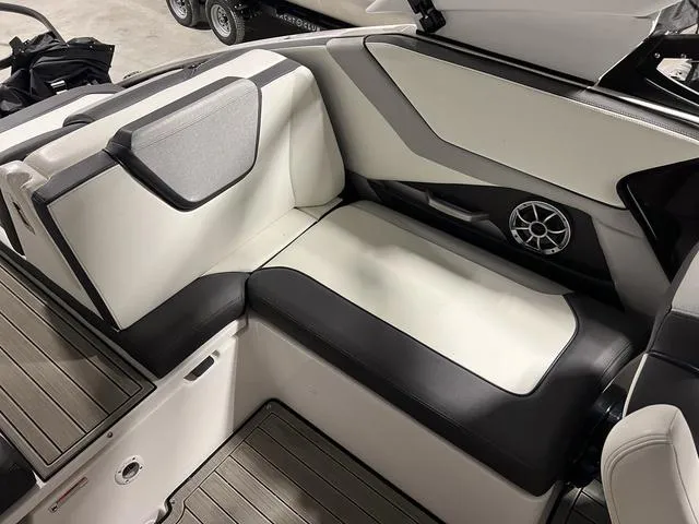 Slide: The Image of Yamaha 252SD 2023 - 11