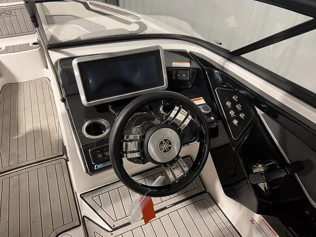 Slide: The Image of Yamaha 252SD 2023 - 19