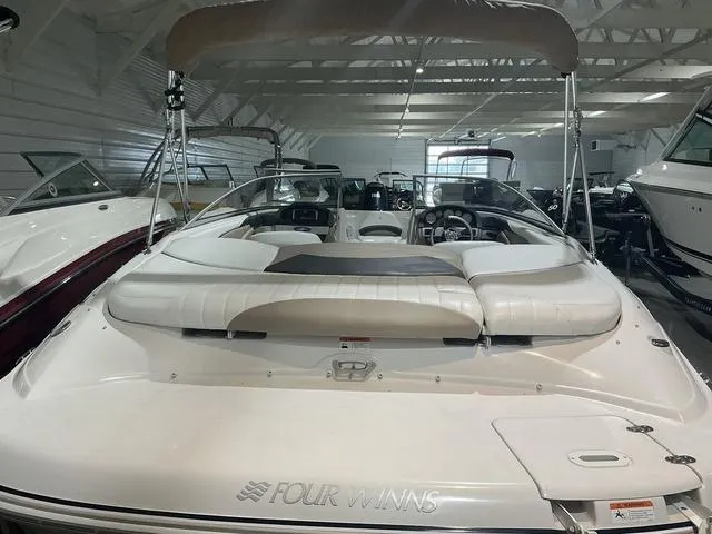 Slide: The Image of Four Winns 200 Horizon 2005 - 6