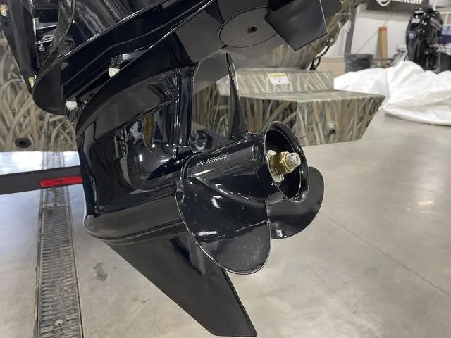 Slide: The Image of Tracker Grizzly 1860 CC 2026 - 10