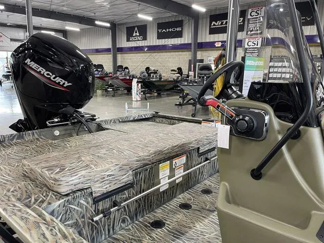 Slide: The Image of Tracker Grizzly 1860 CC 2026 - 14