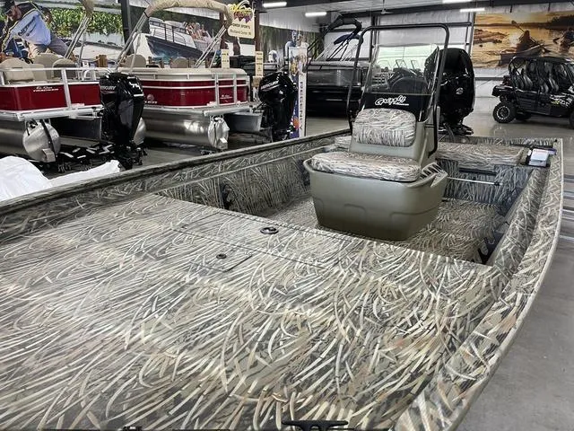 Slide: The Image of Tracker Grizzly 1860 CC 2026 - 5