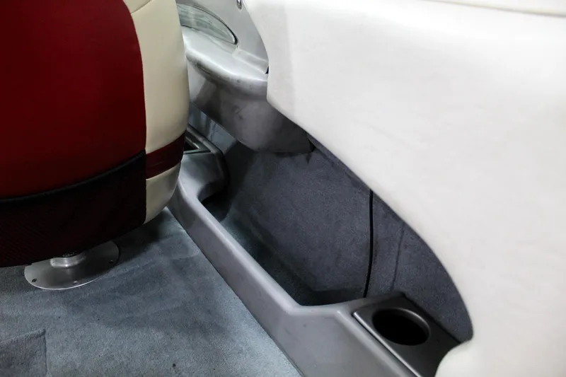 Slide: The Image of 2002 MasterCraft X-10 interior with red and white seating, gray carpet, and cup holder. - 37