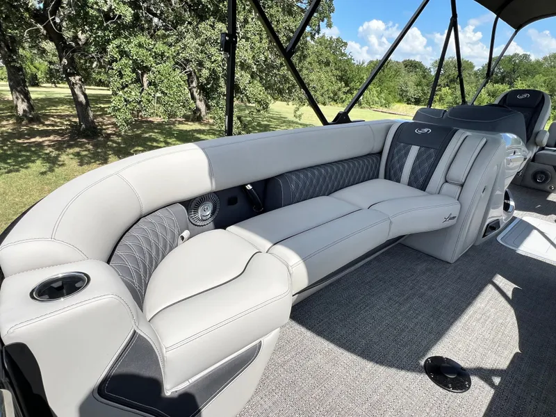 Slide: The Image of 2025 BARLETTA L25UC - Image 11 - 11