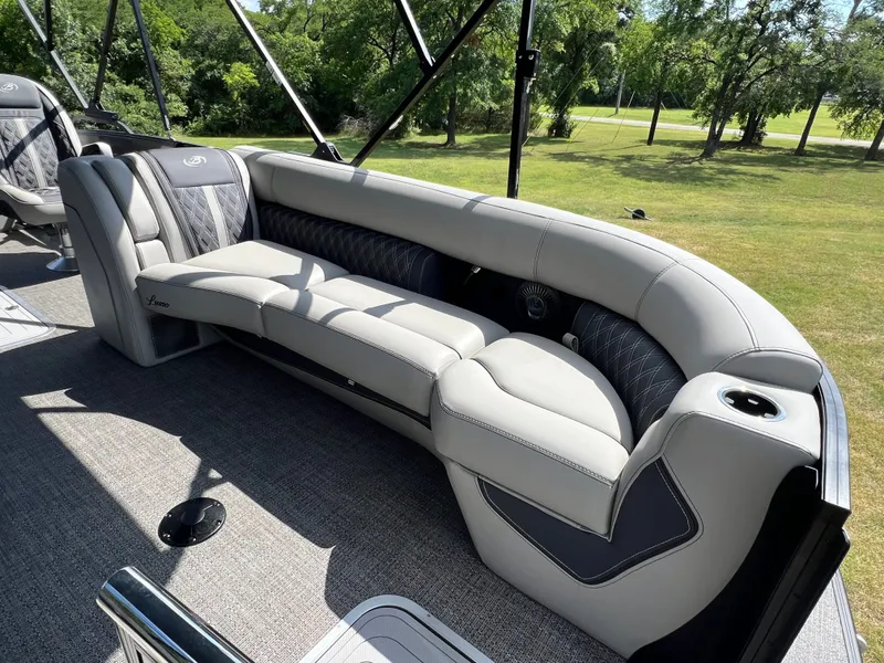 Slide: The Image of 2025 BARLETTA L25UC - Image 12 - 12