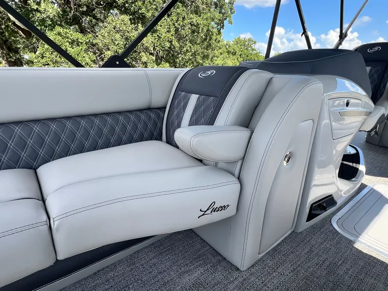 Slide: The Image of 2025 BARLETTA L25UC - Image 13 - 13