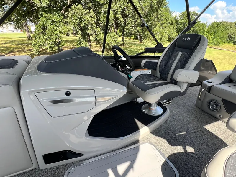 Slide: The Image of 2025 BARLETTA L25UC - Image 14 - 14