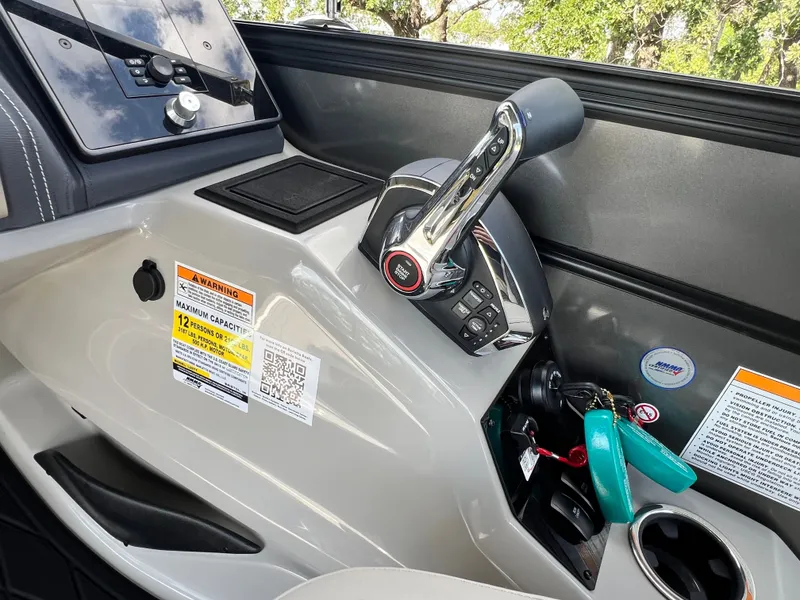 Slide: The Image of 2025 BARLETTA L25UC - Image 16 - 16