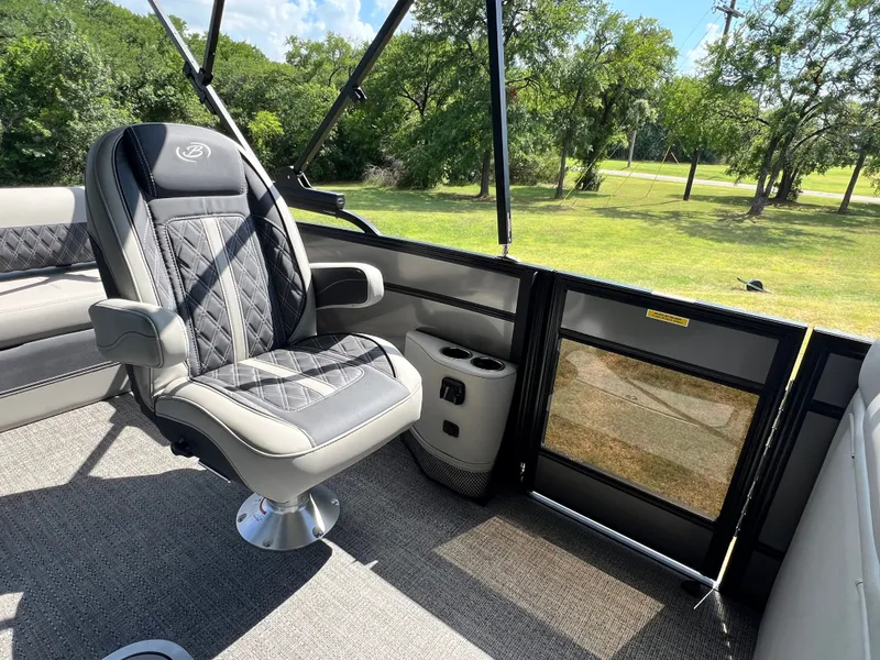 Slide: The Image of 2025 BARLETTA L25UC - Image 18 - 18