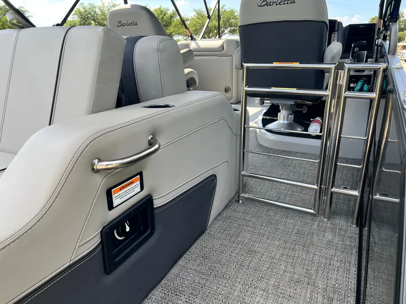 Slide: The Image of 2025 BARLETTA L25UC - Image 21 - 21