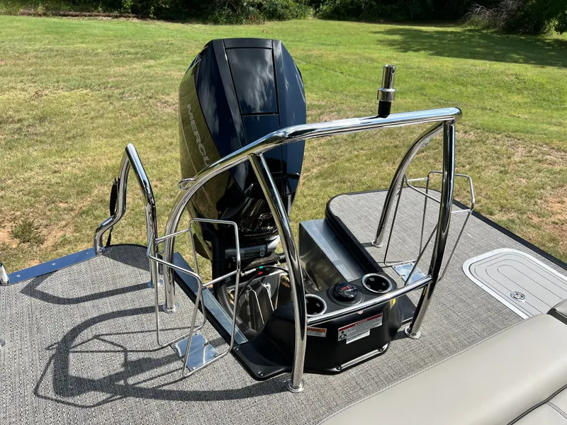 Slide: The Image of 2025 BARLETTA L25UC - Image 24 - 24