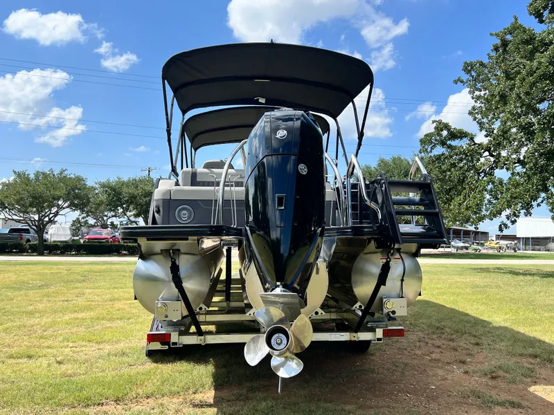 Slide: The Image of 2025 BARLETTA L25UC - Image 7 - 7