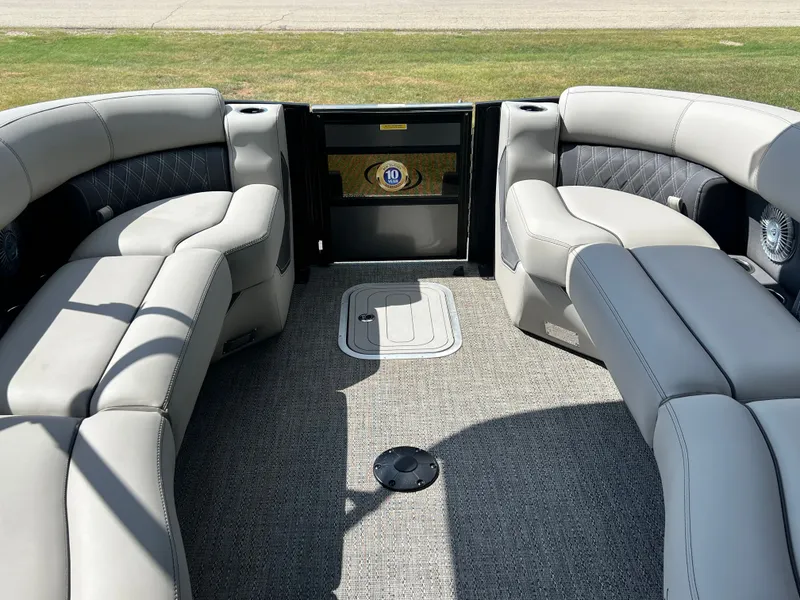 Slide: The Image of 2025 BARLETTA L25UC - Image 9 - 9