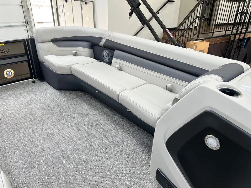 Slide: The Image of 2025 BARLETTA C24UC - Image 8 - 8