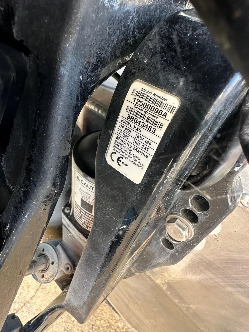 Slide: The Image of Manitou 23 Oasis SHP 373 2021 - 15