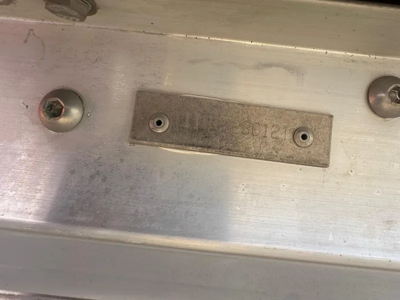 Slide: The Image of Manitou 23 Oasis SHP 373 2021 - 16