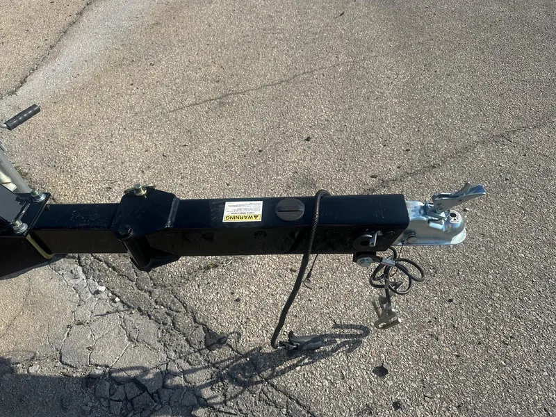 Slide: The Image of Manitou 23 Oasis SHP 373 2021 - 17