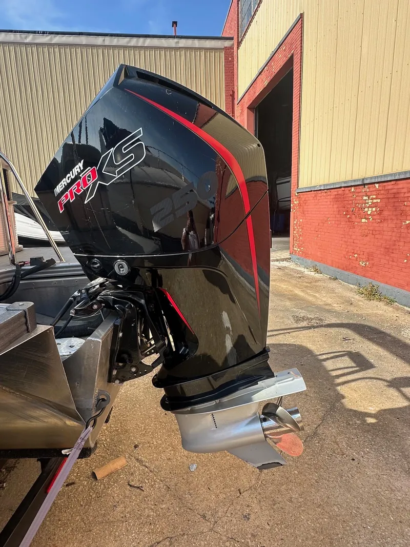 Slide: The Image of Manitou 23 Oasis SHP 373 2021 - 18