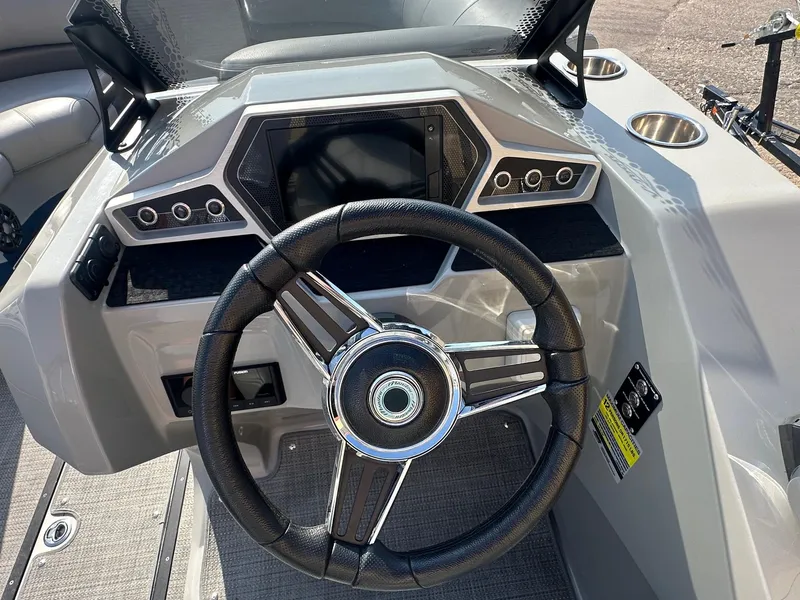 Slide: The Image of Manitou 23 Oasis SHP 373 2021 - 20