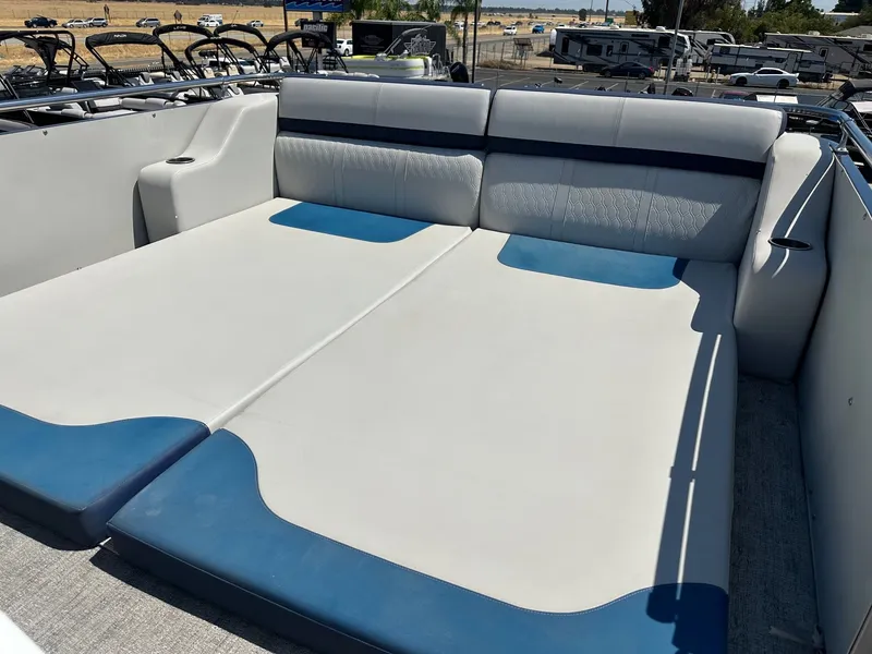 Slide: The Image of Avalon Ambassador Cruise Funship 27' w/ 250Hp Mercury Verado! 2017 - 10