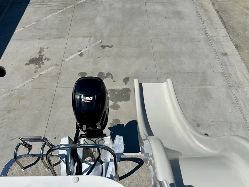 Slide: The Image of Avalon Ambassador Cruise Funship 27' w/ 250Hp Mercury Verado! 2017 - 11