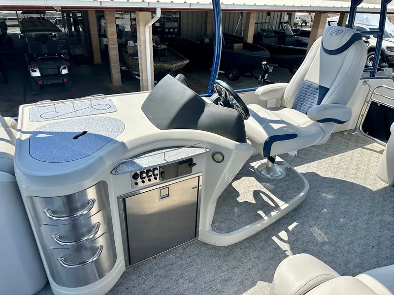 Slide: The Image of Avalon Ambassador Cruise Funship 27' w/ 250Hp Mercury Verado! 2017 - 16