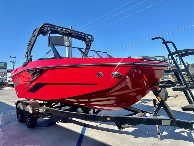 Slide: The Image of Heyday Wake Boats H20 2025 - 10