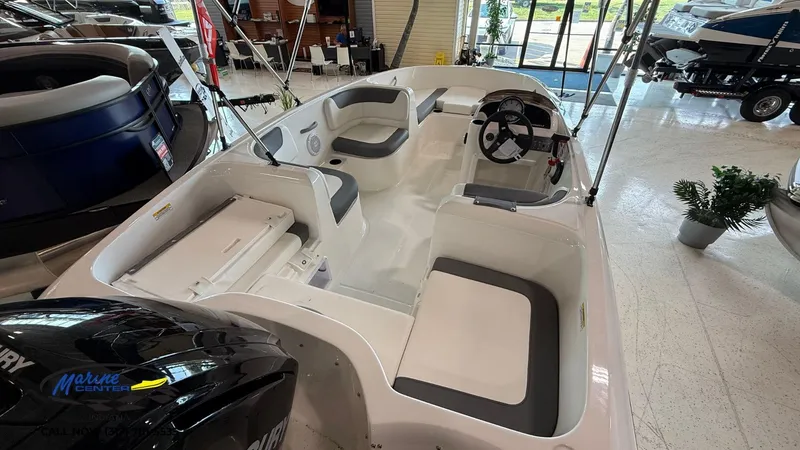 Slide: The Image of Bayliner E16 2025 - 13