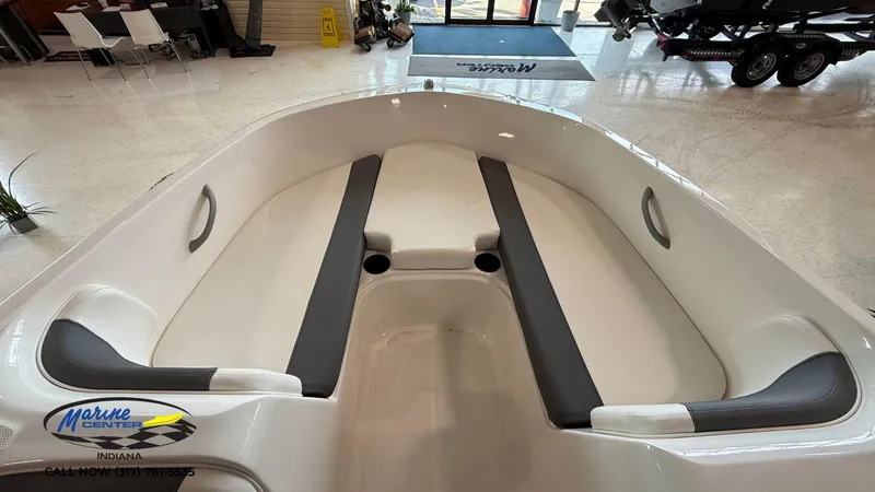 Slide: The Image of Bayliner E16 2025 - 4