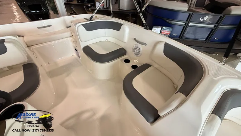 Slide: The Image of Bayliner E16 2025 - 5