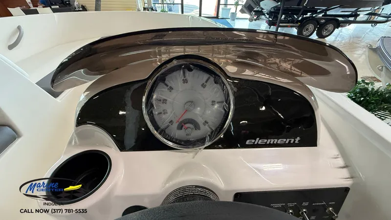 Slide: The Image of Bayliner E16 2025 - 8