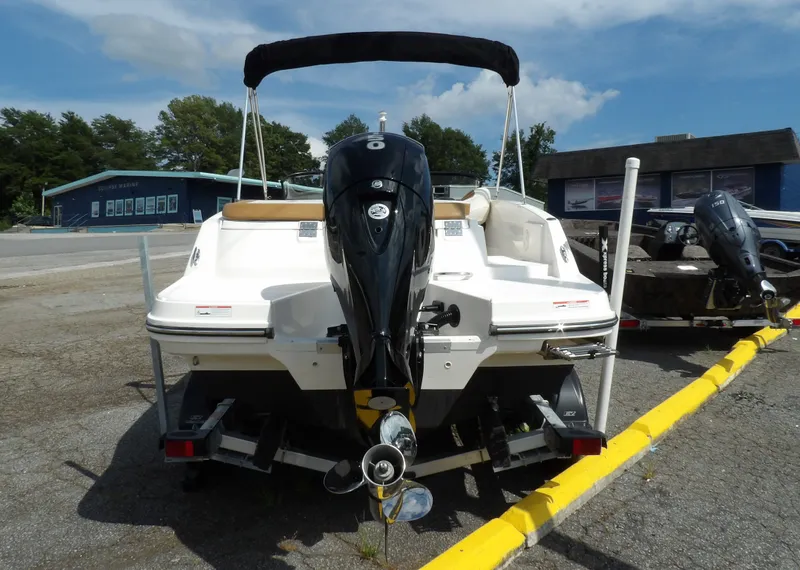 Slide: The Image of Bayliner VR5 2021 - 11