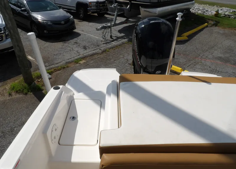 Slide: The Image of Bayliner VR5 2021 - 16