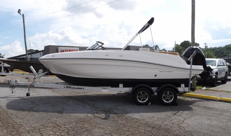 Slide: The Image of Bayliner VR5 2021 - 2