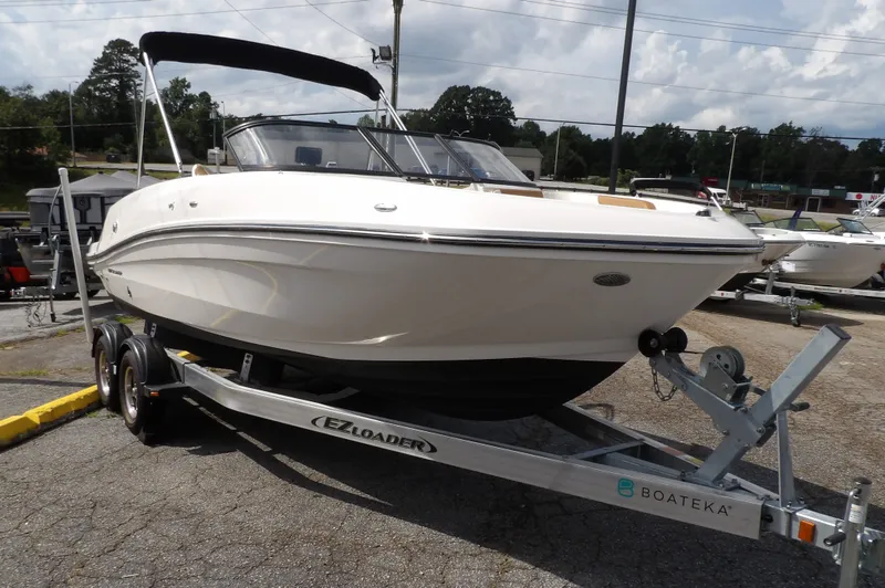 Slide: The Image of Bayliner VR5 2021 - 4