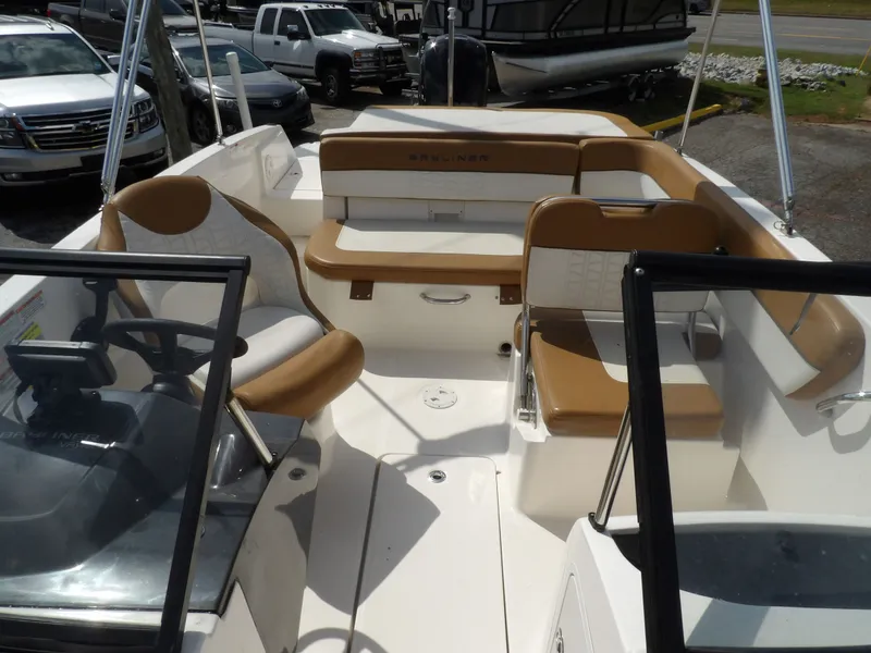 Slide: The Image of Bayliner VR5 2021 - 5