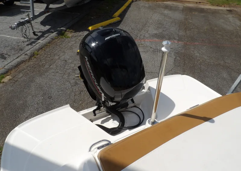 Slide: The Image of Bayliner VR5 2021 - 9